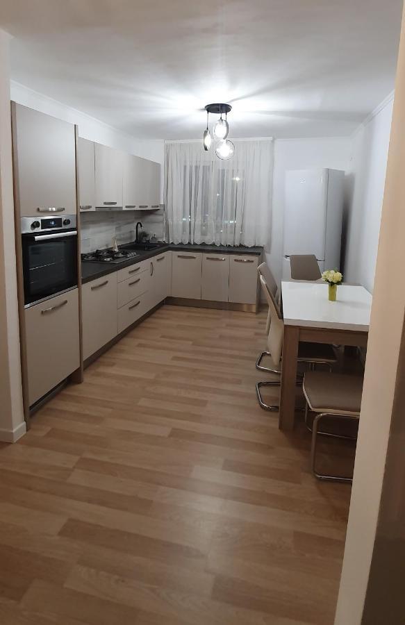 Rebecca Sweet Apartment Oradea Exterior photo
